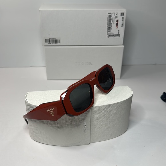 Auth - NEW Prada PR17WS 12N5S0 Orange Black Dark Grey Rectangle Unisex Sunglass… - Picture 10 of 15